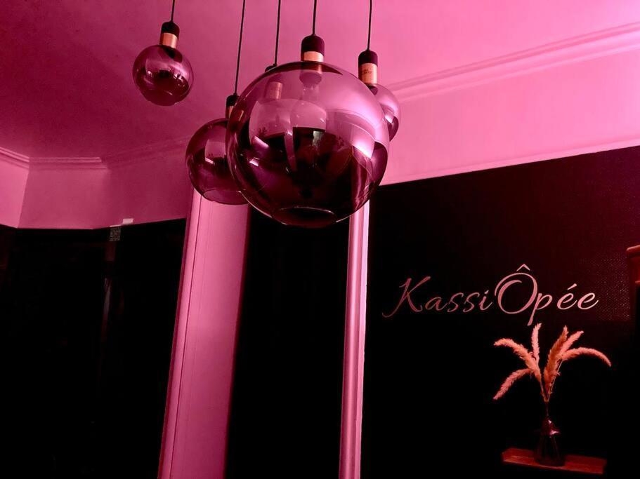 Suite Kassiopee, Romantisme, Balneo, Sauna Кемперле Экстерьер фото